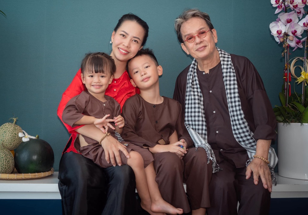 Nam nghệ sĩ Việt kết hôn với fan kém 44 tuổi, ngày nào cũng nhõng nhẽo, hôn vợ hơn chục lần- Ảnh 3.