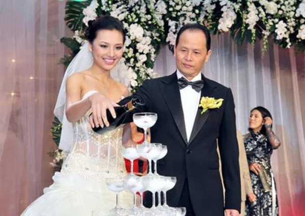 Huỳnh Thanh Tuyền sau 16 năm lấy chồng đại gia hơn 27 tuổi bất ngờ khoe nhan sắc 'mỹ nhân thập niên 50' - Ảnh 5.