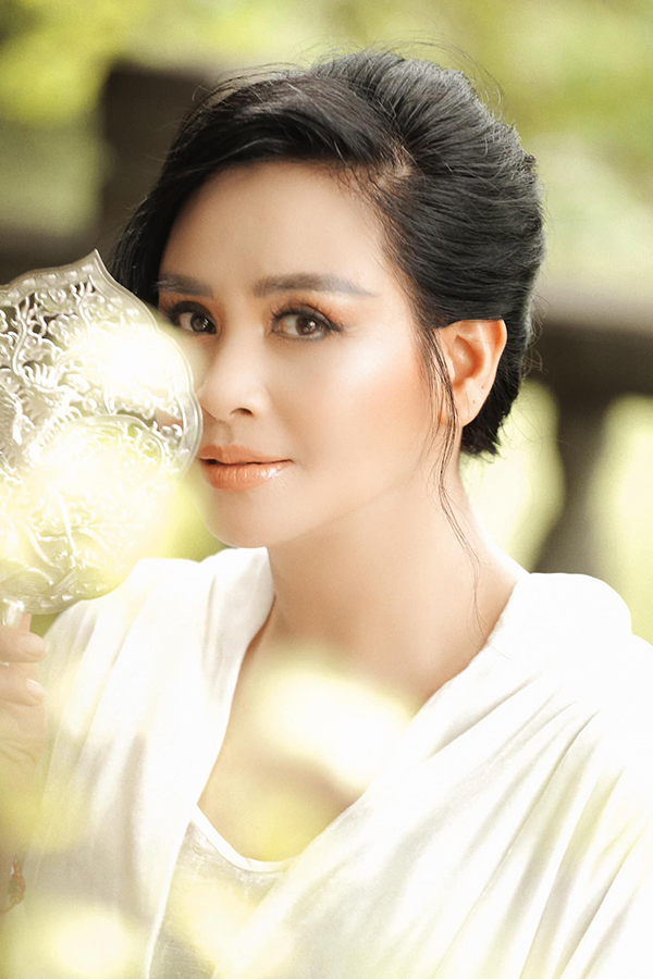 Nữ diva nhạc Việt vừa được trao tặng danh hiệu NSND: Nhan sắc U60 trẻ đẹp, viên mãn bên chồng tài hoa - Ảnh 7.