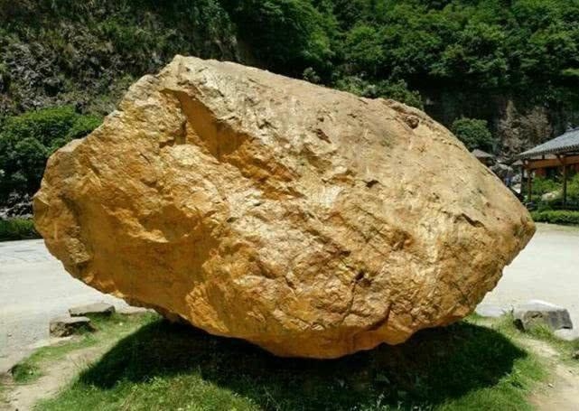 “Khối đá” trị giá hơn 41.000 tỷ đồng được giám sát 24/24 ở Trung Quốc: Nặng đến 45 tấn, &quot;phát sáng bất thường&quot;, là kho báu lộ thiên nhiều người ao ước - Ảnh 3.