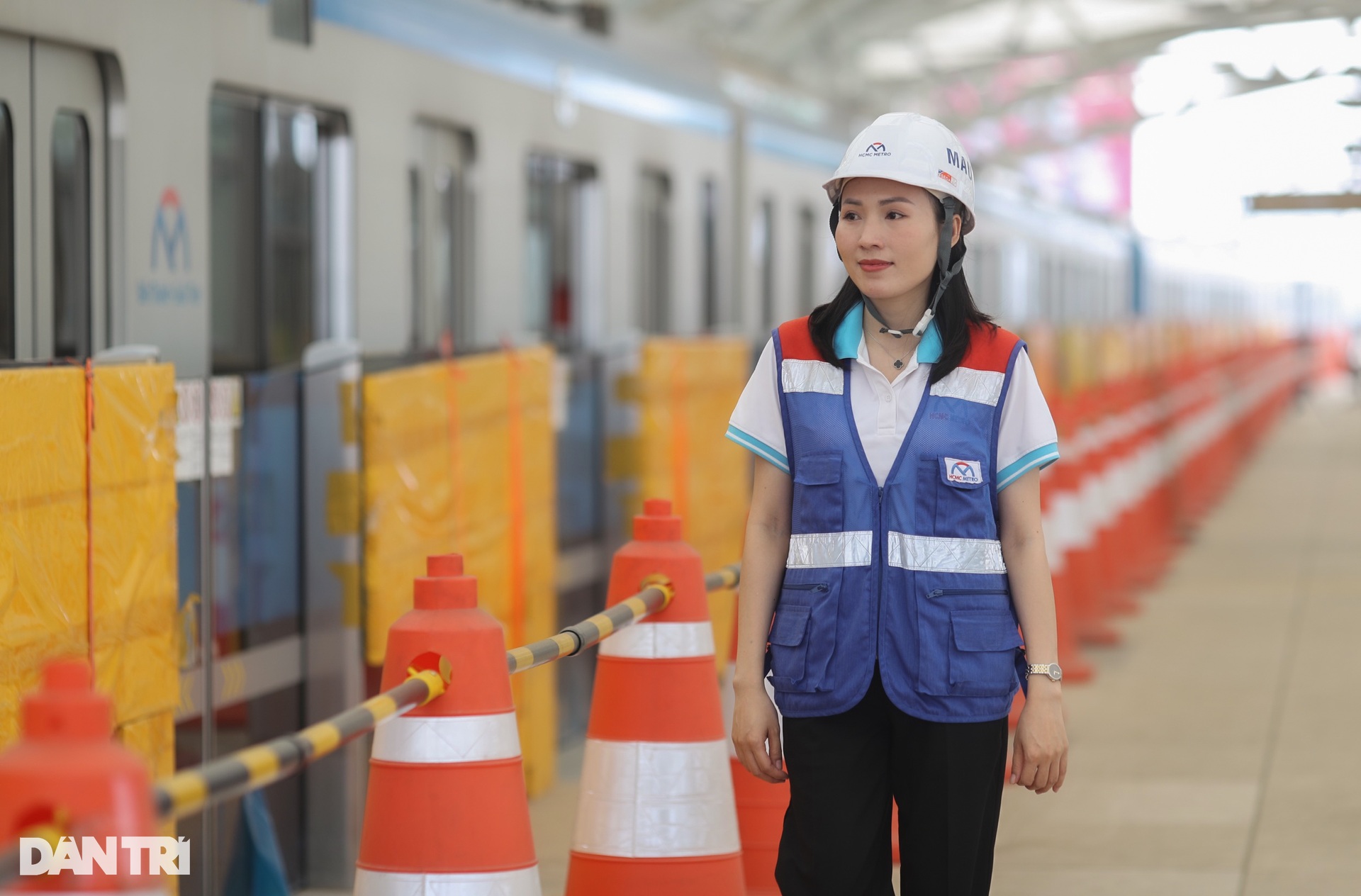 2 nữ lái tàu metro duy nhất của Hà Nội và TPHCM - Ảnh 9.