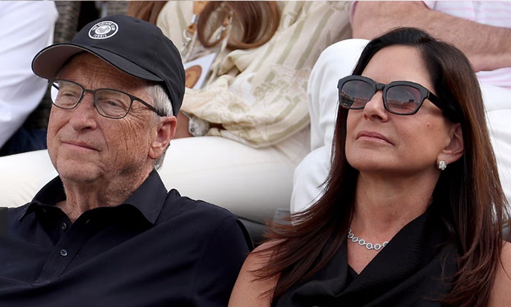 Retrato pouco conhecido da namorada do bilionário Bill Gates, que acaba de ser revelado publicamente, em viagem ao Vietnã com ele - Foto 5. Chân dung ít biết của bạn gái vừa được tỷ phú Bill Gates công khai, cùng sang Việt Nam du lịch - Ảnh 5.