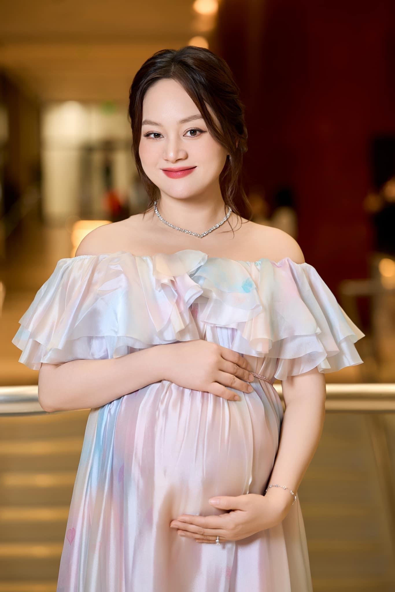 Diễn viên Lan Phương hạnh phúc thông báo đã sinh con thứ 2, tiết lộ điều đặc biệt hiếm khi xảy ra- Ảnh 2.