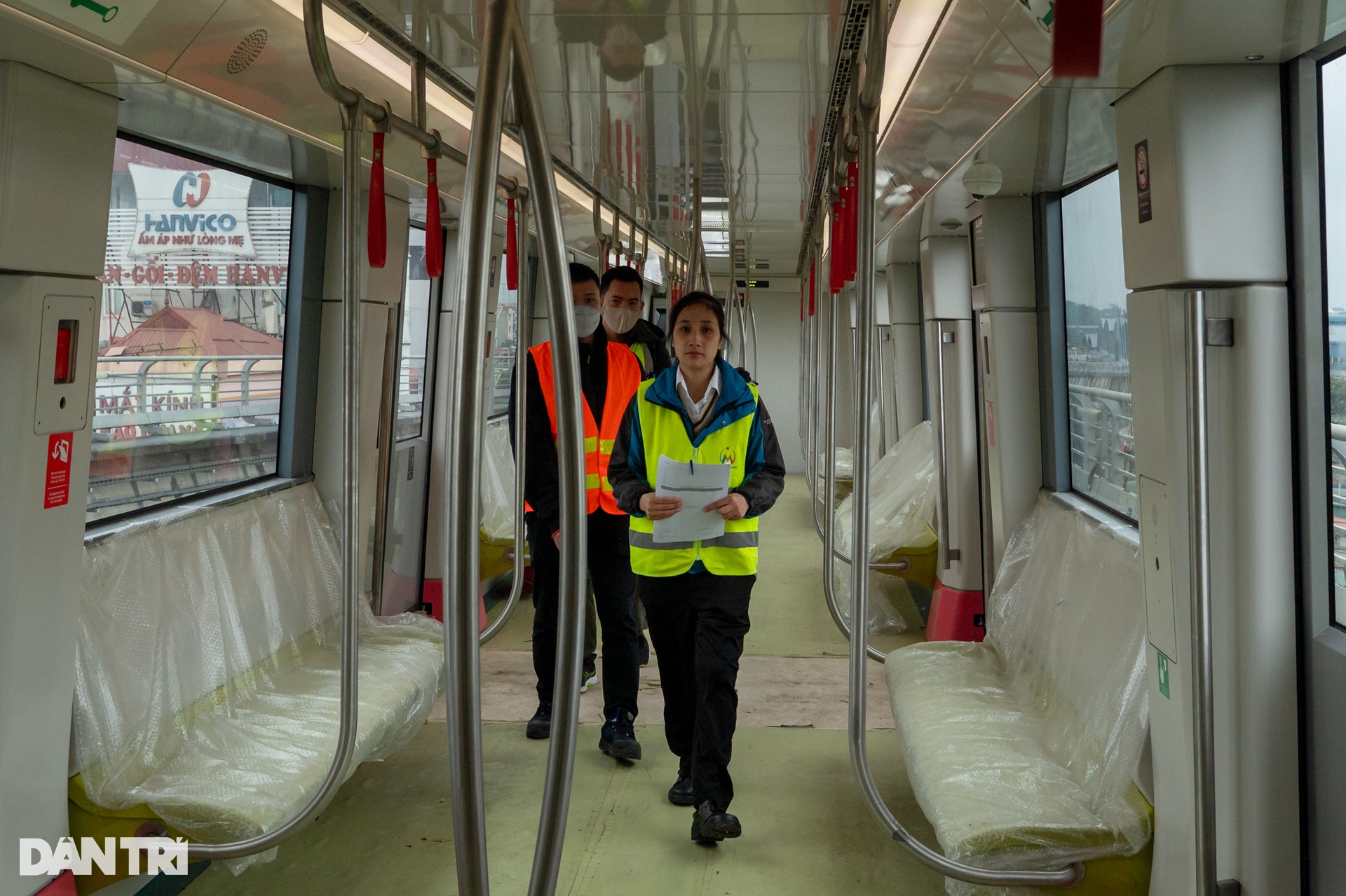 2 nữ lái tàu metro duy nhất của Hà Nội và TPHCM - Ảnh 5.