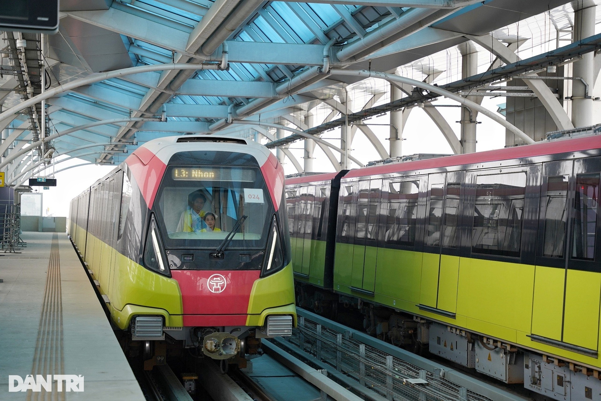 2 nữ lái tàu metro duy nhất của Hà Nội và TPHCM - Ảnh 8.