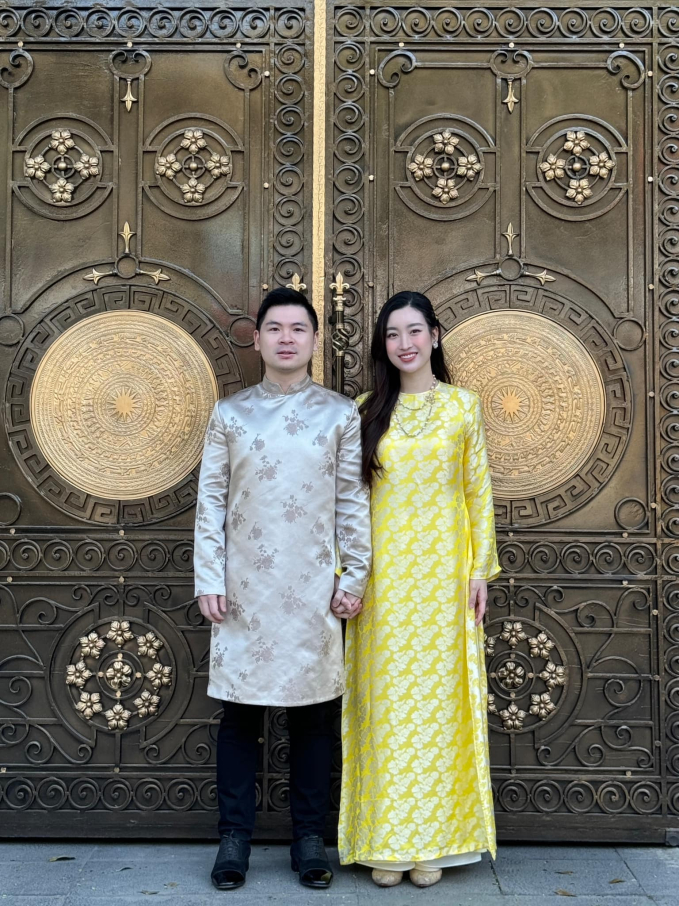 Hoa hậu Đỗ Mỹ Linh khoe visual ngọt ngào, trở thành &quot;đại sứ&quot; trong ngày gia đình chồng Chủ tịch gặp mặt đầu năm - Ảnh 3.