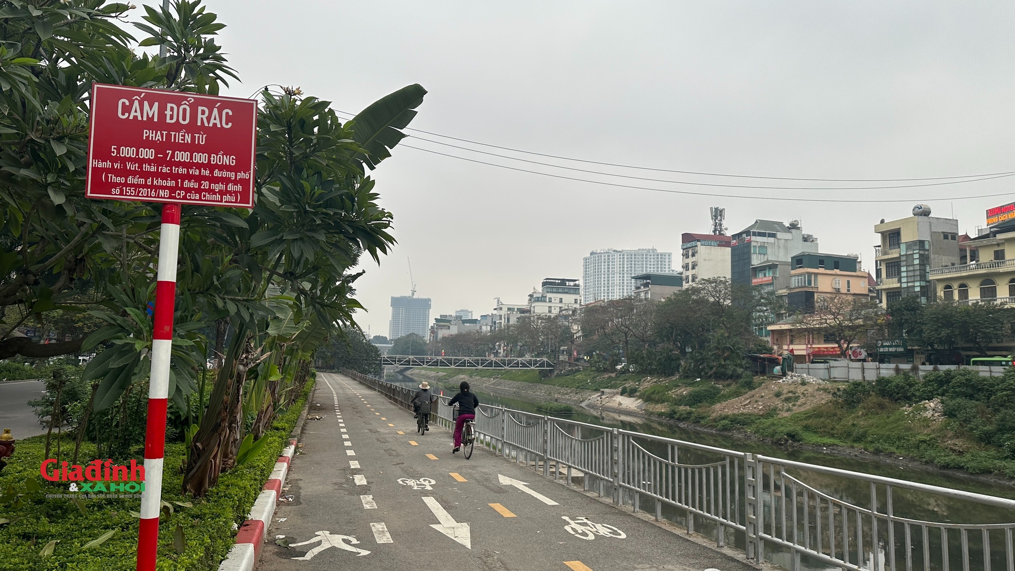 Hiện trạng tuyến đường dành riêng cho xe đạp ở Hà Nội ra sao sau hơn một tháng thí điểm- Ảnh 2.