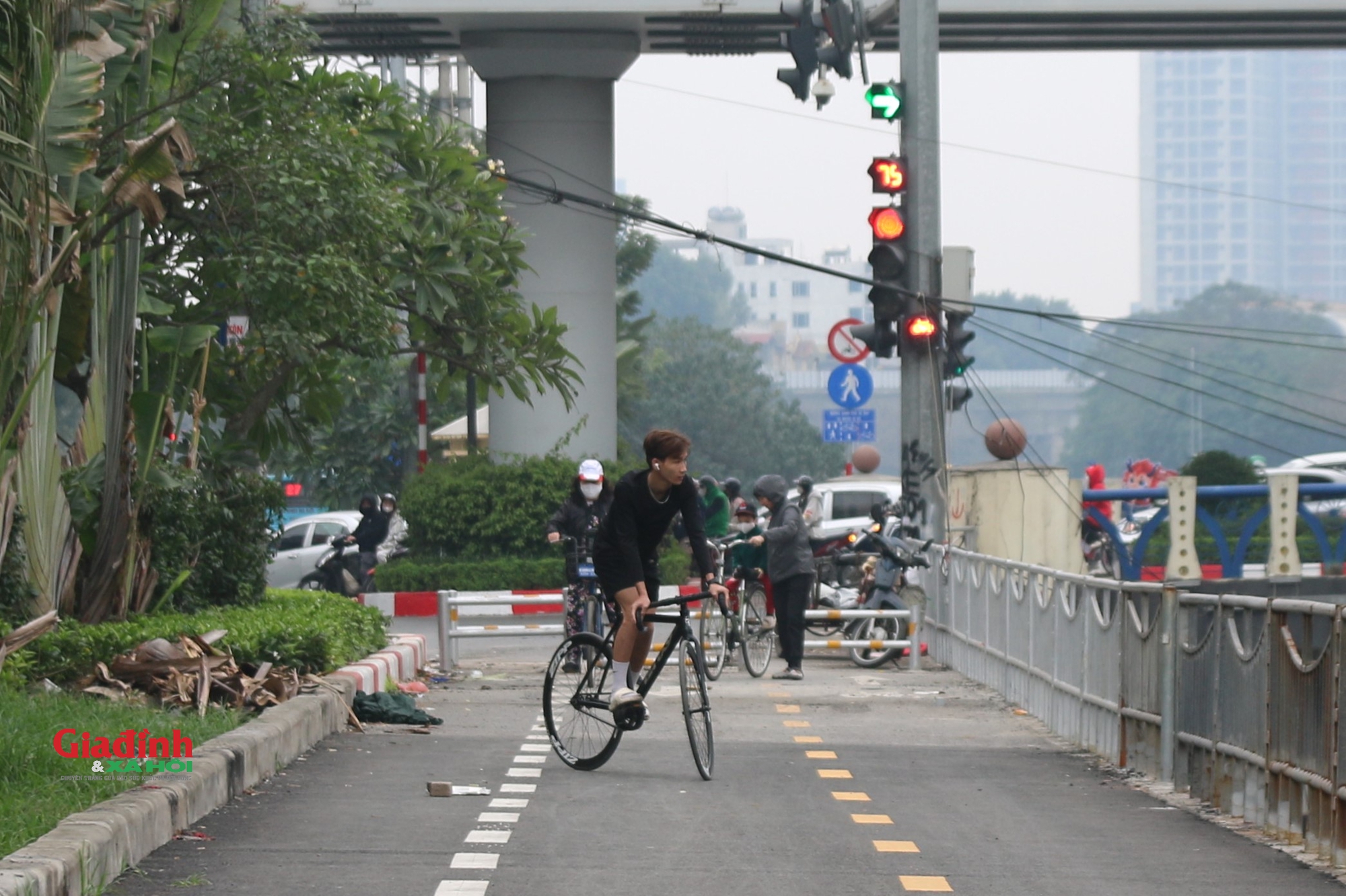 Hiện trạng tuyến đường dành riêng cho xe đạp ở Hà Nội ra sao sau hơn một tháng thí điểm- Ảnh 10.