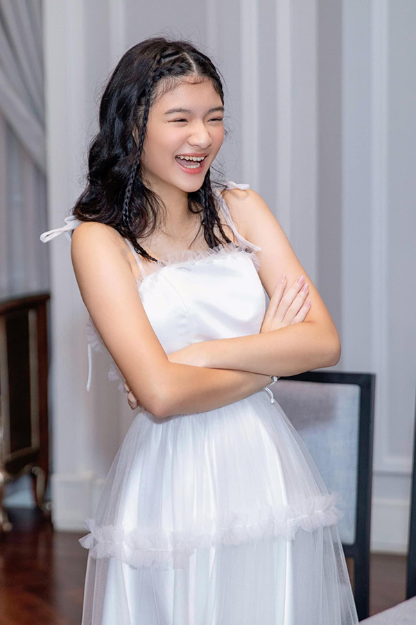 Con gái 16 tuổi của Trương Ngọc Ánh: Chân dài, hát hay nhưng không nối nghiệp cha mẹ - Ảnh 7.