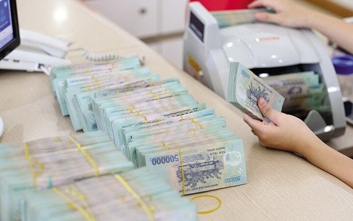 Lãi suất Vietinbank, Vietcombank mới nhất: Gửi 300 triệu đồng 24 tháng nhận bao nhiêu tiền?