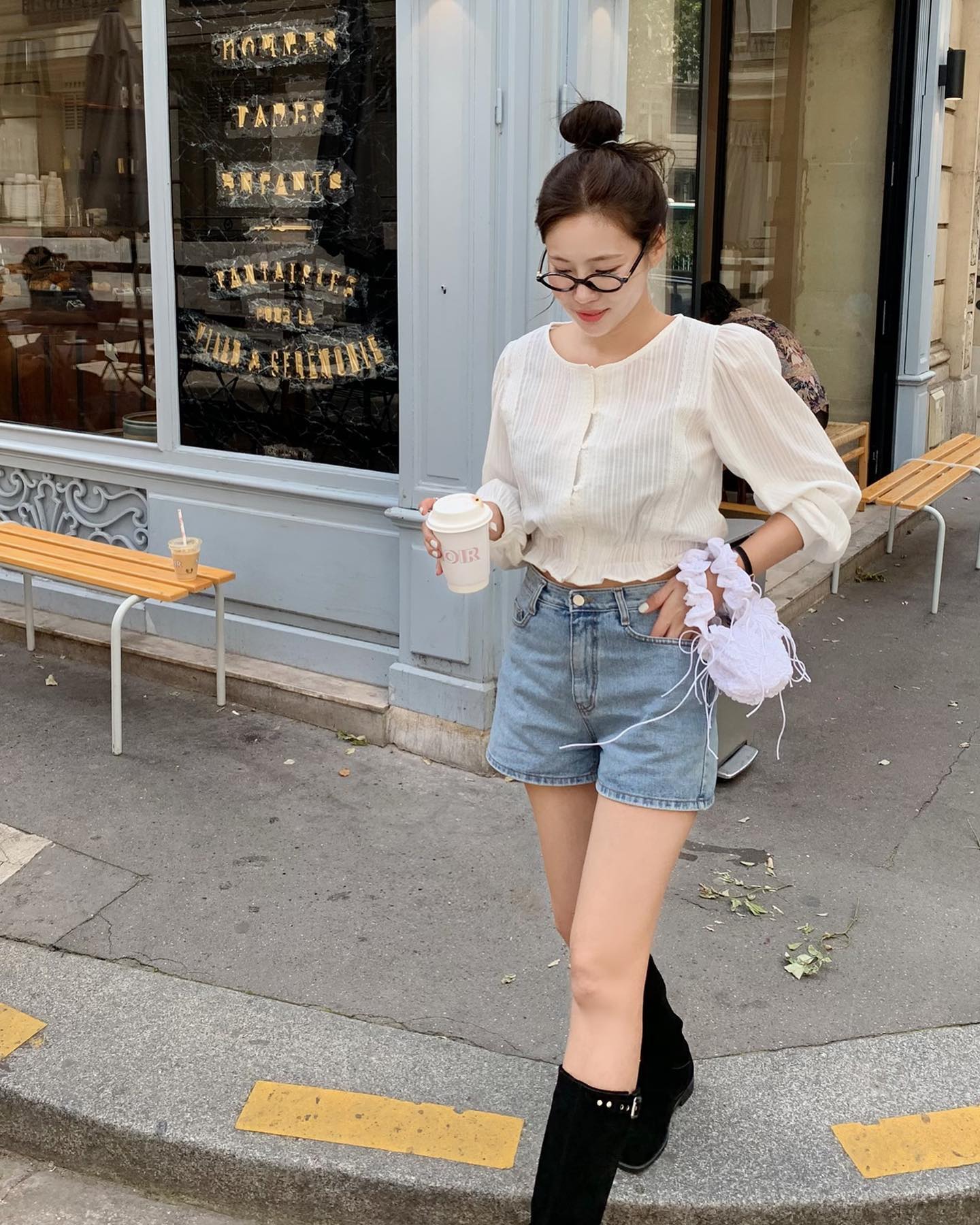 Nàng fashion blogger Hàn Quốc gợi ý 10 cách mặc áo trắng sành điệu suốt mùa hè- Ảnh 3.