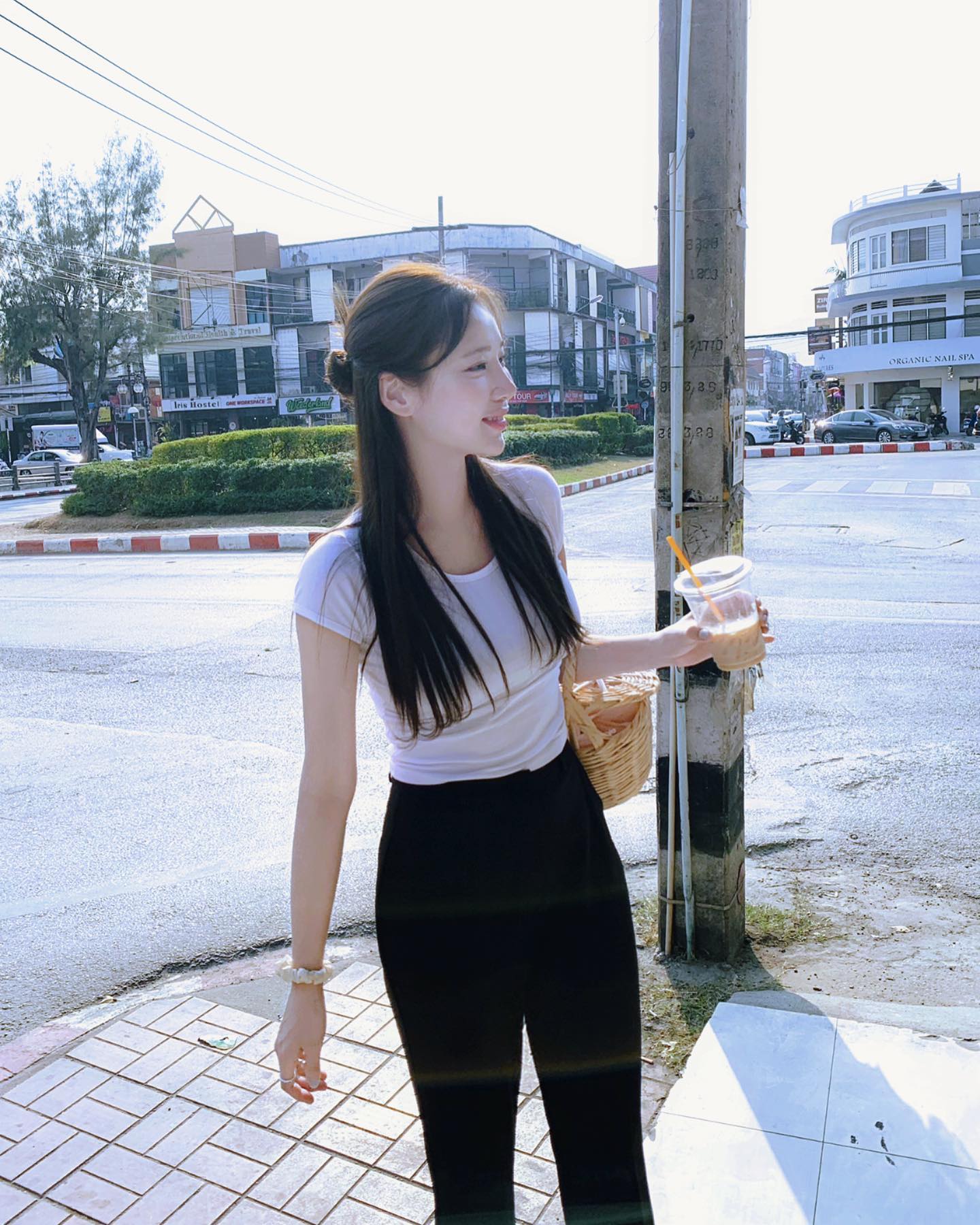 Nàng fashion blogger Hàn Quốc gợi ý 10 cách mặc áo trắng sành điệu suốt mùa hè- Ảnh 4.