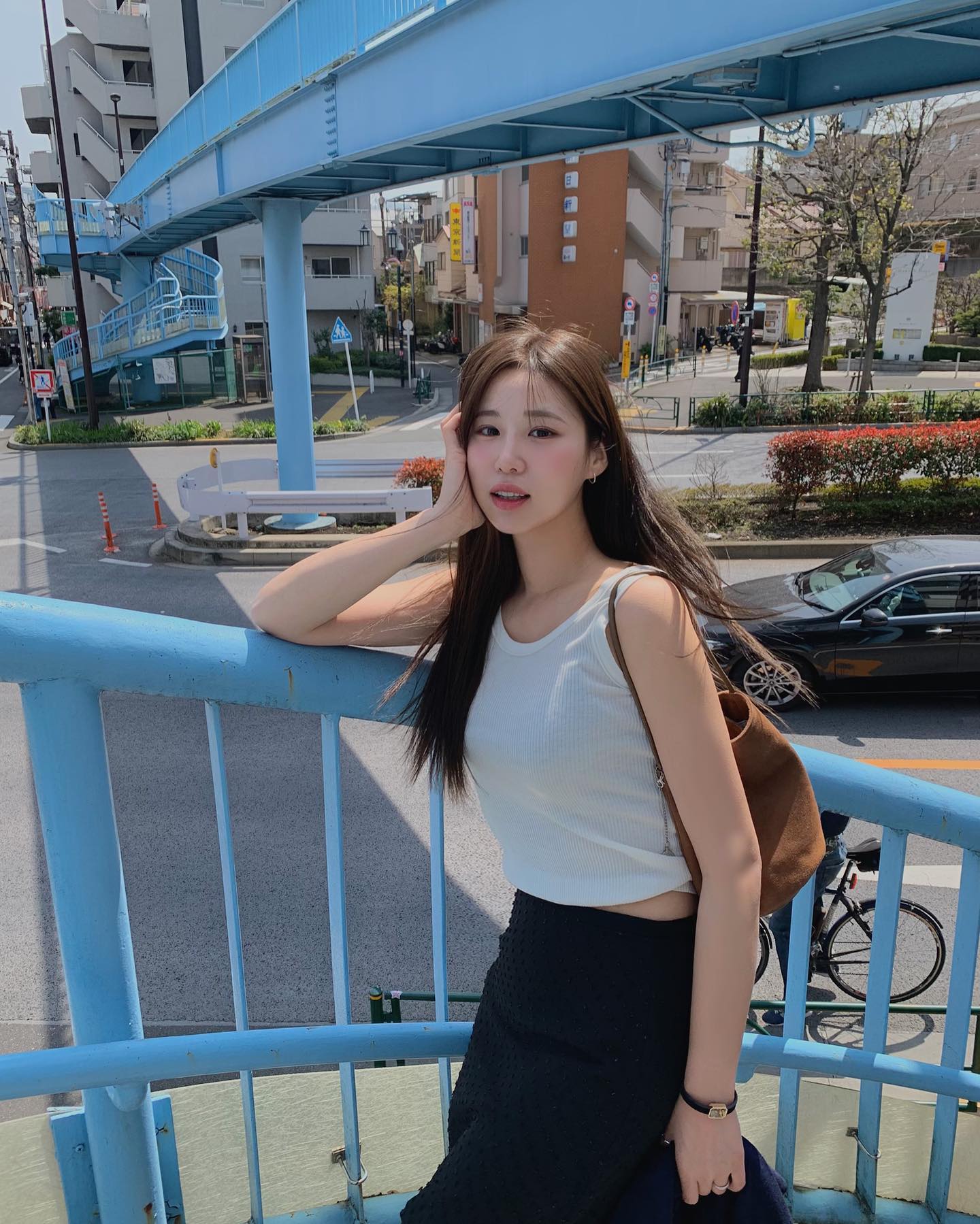Nàng fashion blogger Hàn Quốc gợi ý 10 cách mặc áo trắng sành điệu suốt mùa hè- Ảnh 9.