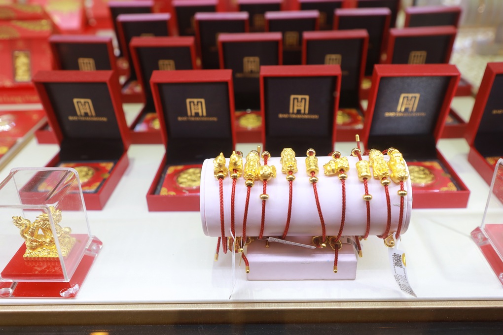 Giá vàng nhẫn Bảo Tín Minh Châu, Mi Hồng lao dốc mạnh, người mua vàng nhẫn từ đầu năm vẫn lãi tới 13 triệu đồng/lượng - Ảnh 2.