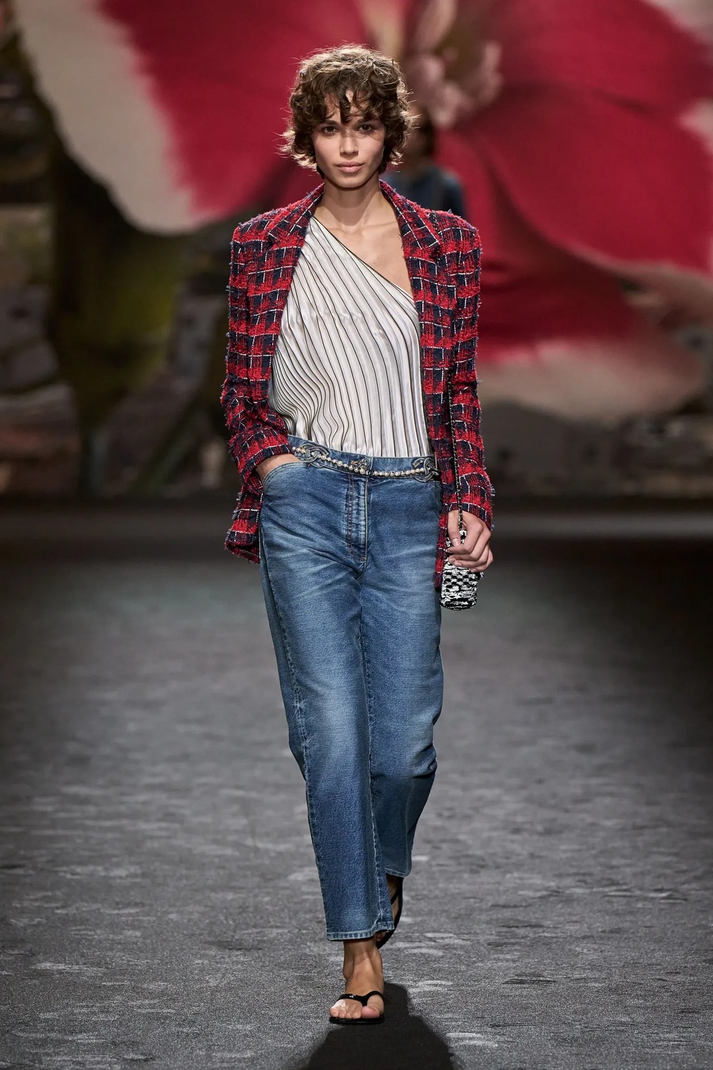 8 kiểu quần jeans sành điệu giúp phái đẹp &quot;nâng cấp&quot; gu thời trang - Ảnh 6.