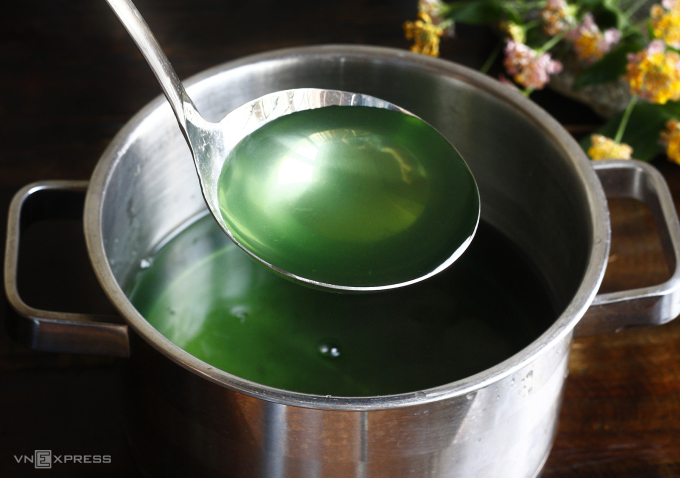 Nước luộc rau muống màu xanh sẫm có nên ăn? Nhận biết rau muống nhiễm hóa chất cực dễ chỉ bằng một mẹo nhỏ- Ảnh 1.