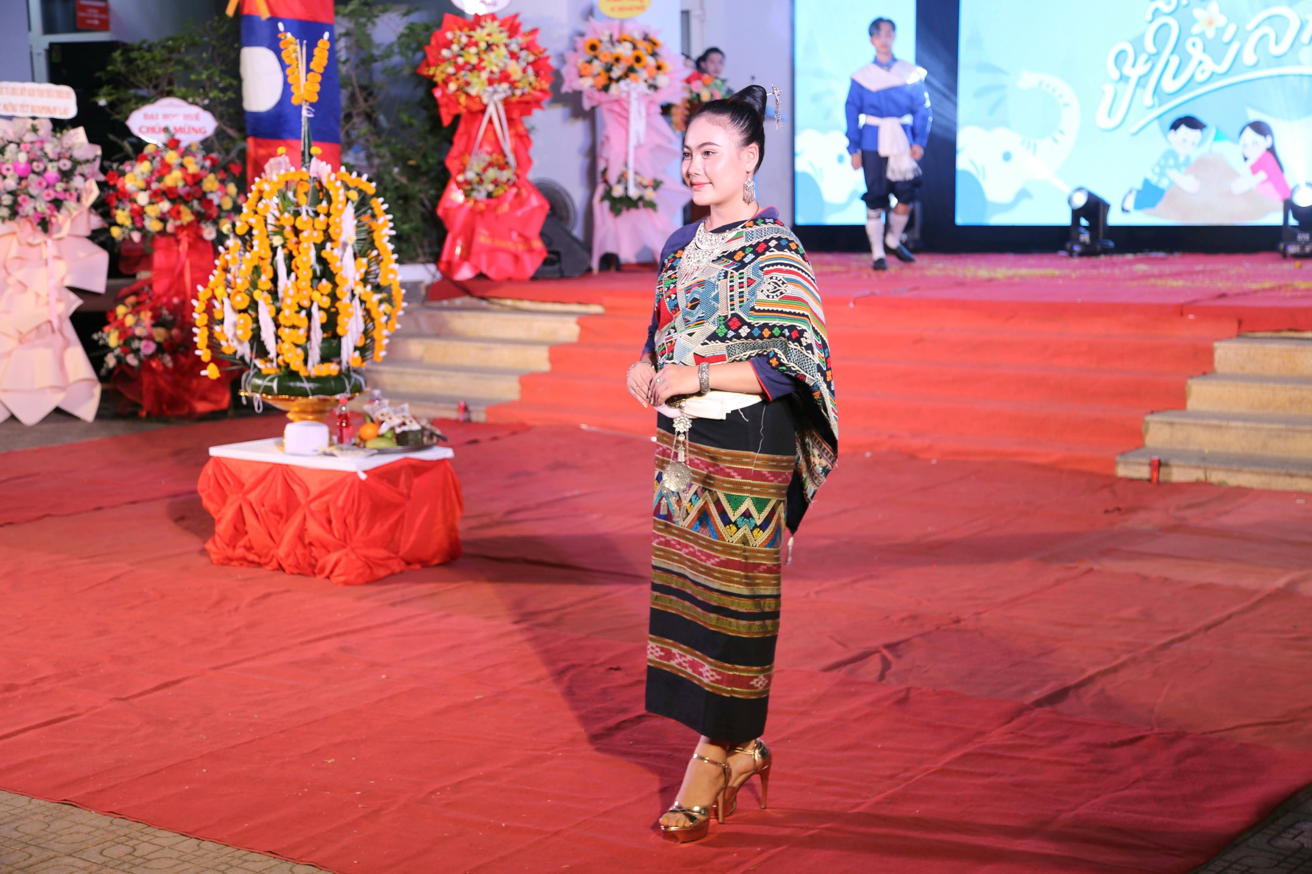 Lưu học sinh Lào rạng rỡ vui Tết Bunpimay trên đất Cố đô- Ảnh 4.