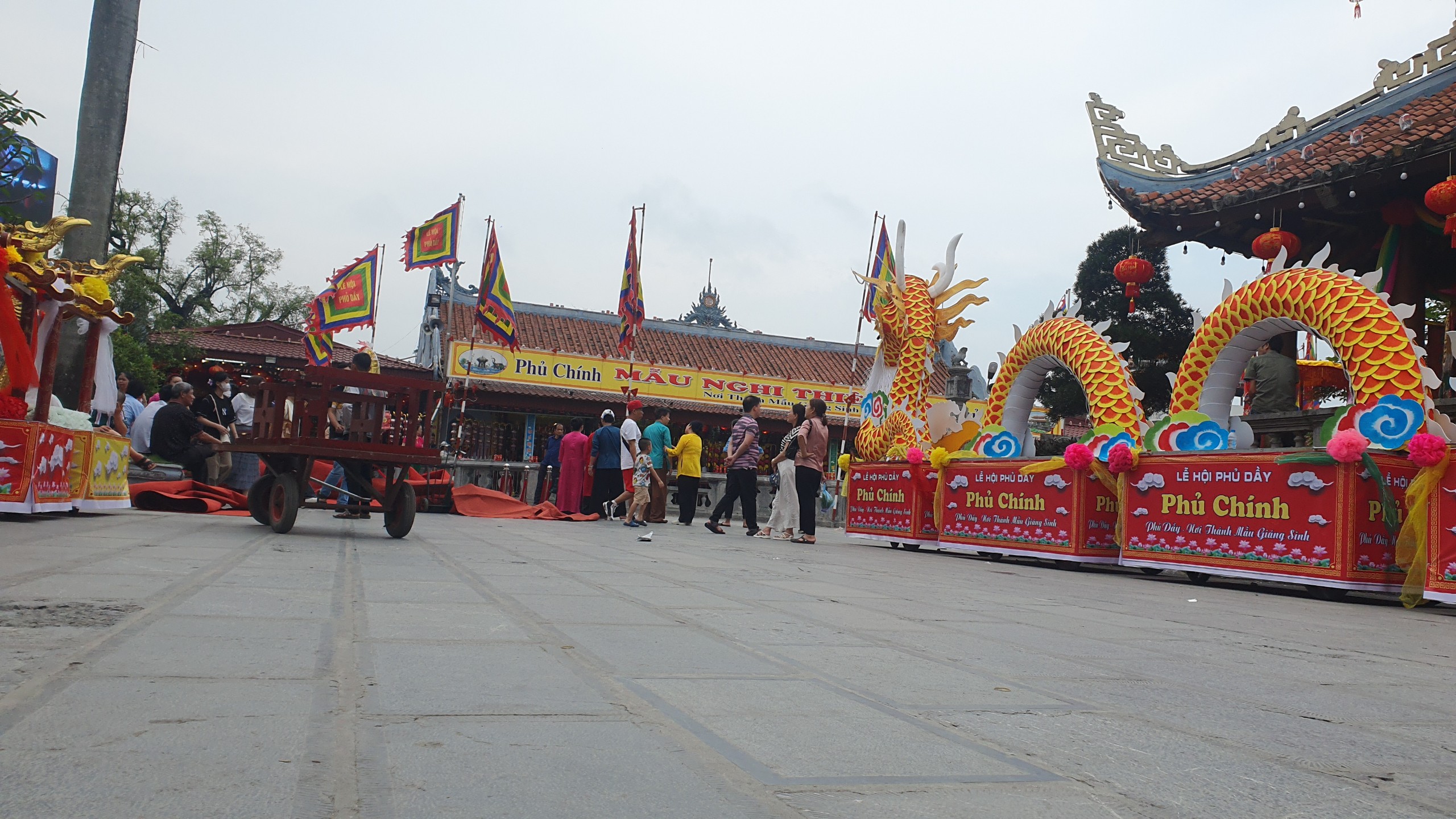 Lễ hội phủ Dầy Nam Định có gì đặc biệt mà thu hút nhiều du khách đến thế? - Ảnh 1.