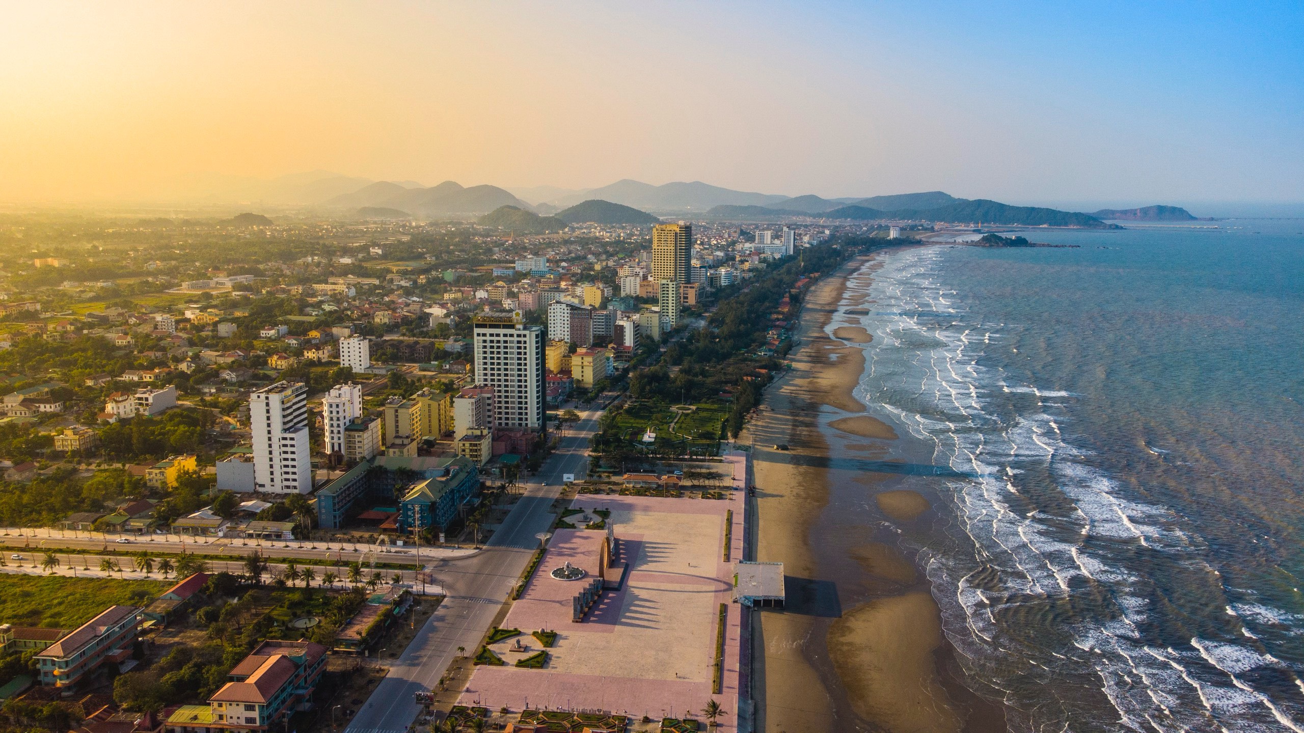 Tidak semua orang tahu tentang tempat yang menyeronokkan untuk dikunjungi pada 30 April dan 1 Mei di pantai Cua Lo - Foto 1. Những điểm vui chơi nghỉ lễ 30/4 và 1/5 không phải ai cũng biết ở biển Cửa Lò- Ảnh 1.