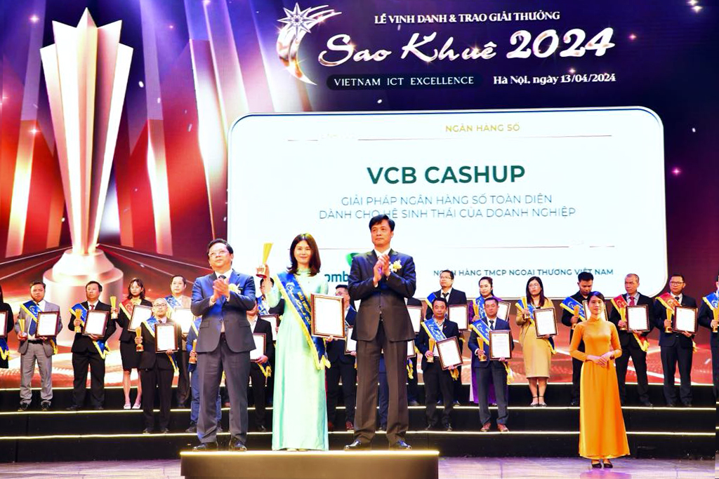 Ba giải pháp số của Vietcombank nhận giải thưởng Sao Khuê 2024 - Ảnh 1.
