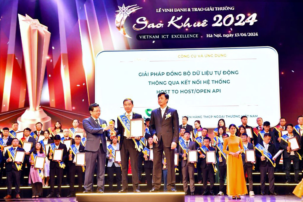 Ba giải pháp số của Vietcombank nhận giải thưởng Sao Khuê 2024 - Ảnh 2.