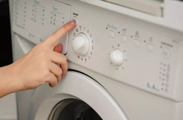 Máy giặt có một nút đặc biệt giúp tiết kiệm nước và thời gian - Ảnh 1.