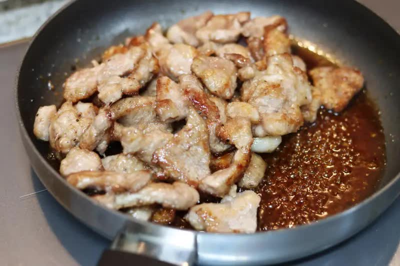 Học cách làm món thịt rang kiểu Hàn vừa ngon vừa lạ - Ảnh 8.