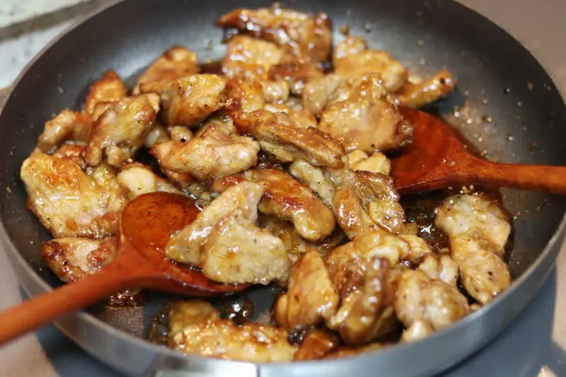Học cách làm món thịt rang kiểu Hàn vừa ngon vừa lạ - Ảnh 9.