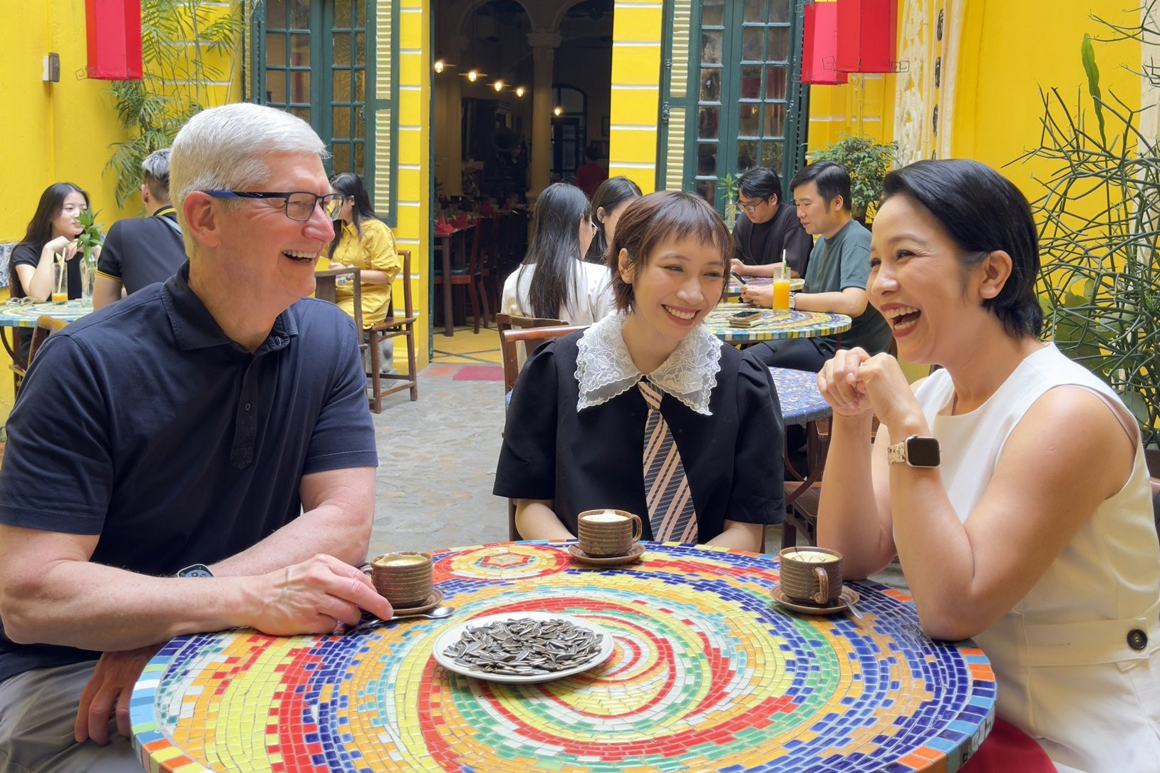 CEO Apple Tim Cook thưởng thức cà phê trứng khi đến Việt Nam: Các quán ngon ở Hà Nội và cách pha ngon tại nhà - Ảnh 1.