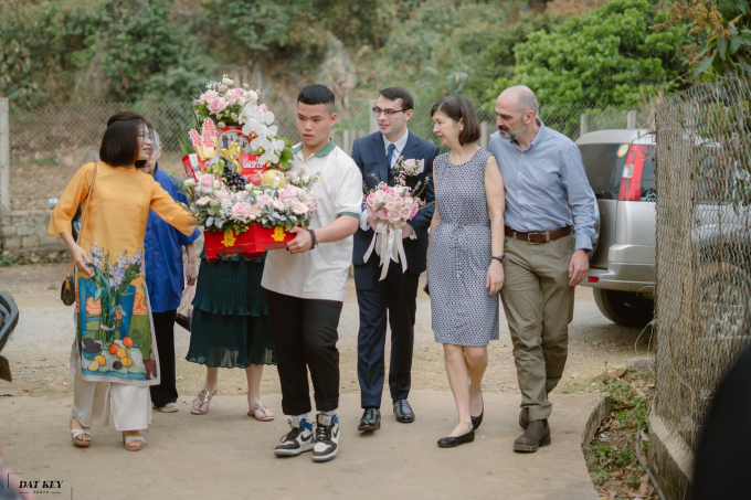 Đám cưới đặc biệt của cô gái dân tộc Thái và chú rể Mỹ: Bố mẹ chồng nhập gia tùy tục, bàn chuyện cưới chỉ trong 1 cuộc điện thoại - Ảnh 1.
