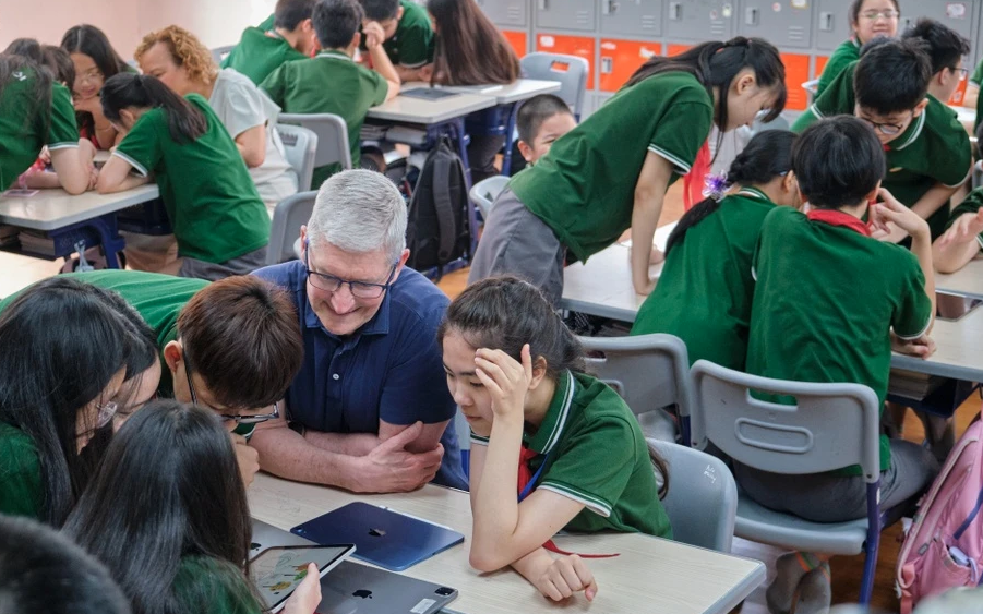Tiết học của học sinh lớp 6 ở Hà Nội và CEO Apple Tim Cook có gì đặc biệt?