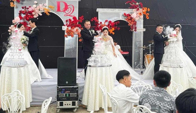 Chuyện lạ ở Lâm Đồng: 3 chị em ruột cưới cùng 1 ngày, tất cả cùng đến hôn trường tiệc cưới - Ảnh 2.