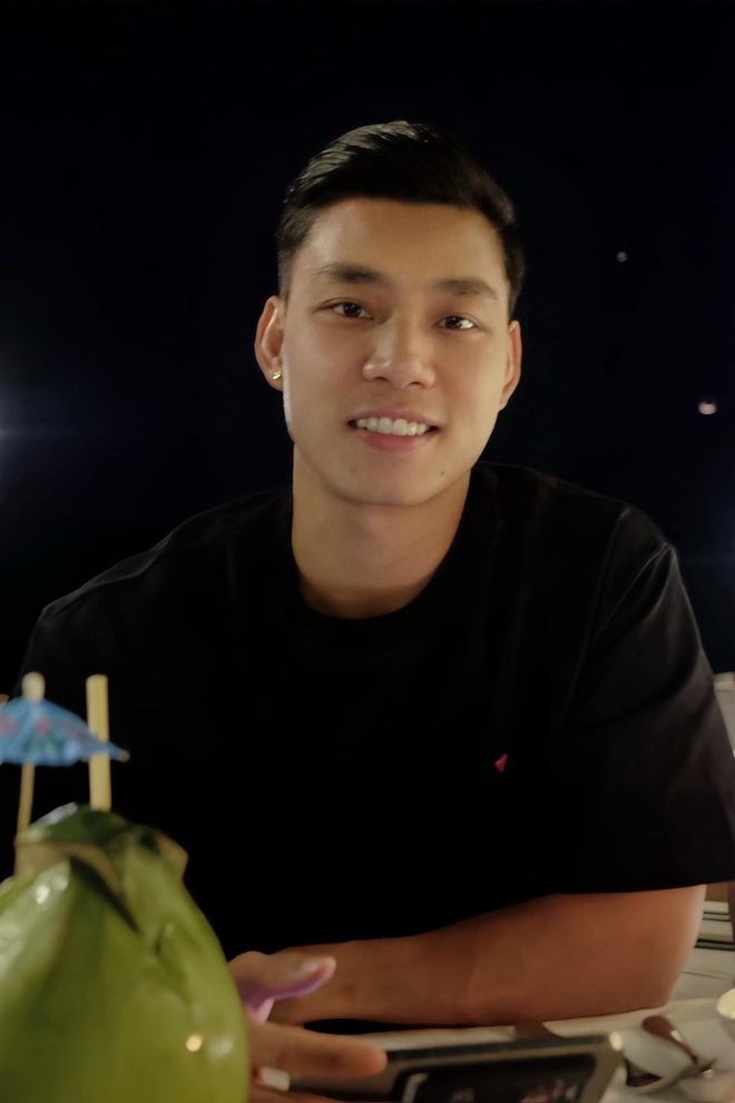 Cầu thủ Văn Thanh ở tuổi 27: Lái siêu xe, mua nhà cả chục tỷ- Ảnh 1.