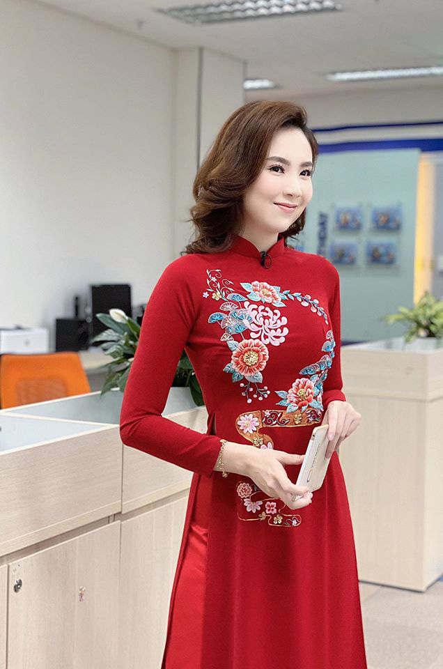 Mặc áo dài đẹp như 'hoa khôi VTV' Mai Ngọc   - Ảnh 10.
