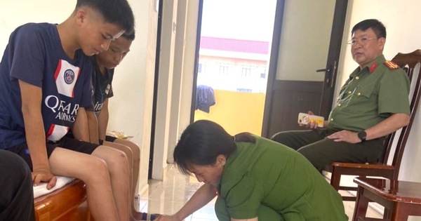 2 anh em đạp xe hàng trăm cây số từ Điện Biên đi Hà Nội tìm mẹ