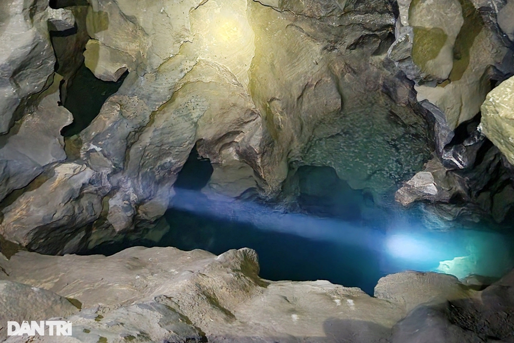 Nhũ đá tuyệt đẹp trong hang động vừa phát hiện ở Thanh Hóa - Ảnh 4.