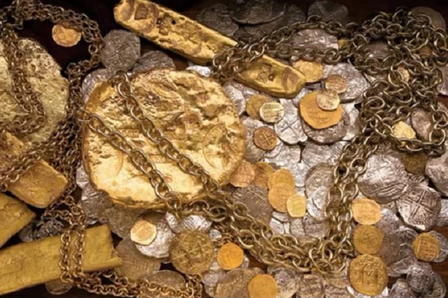 Lặn sâu xuống vùng biển Florida, phát hiện 'mỏ vàng' nặng 40 tấn trị giá 500 triệu USD: Nhiều trang sức, ngọc lục bảo hơn 400 tuổi được tìm thấy- Ảnh 4.