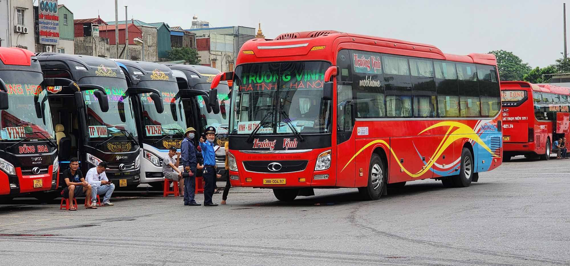 Dịp giáp Tết Nguyên đán 2025, 2 đợt cao điểm ở các bến xe Hà Nội sẽ tăng đến 350%, giá vé có tăng theo?- Ảnh 2.