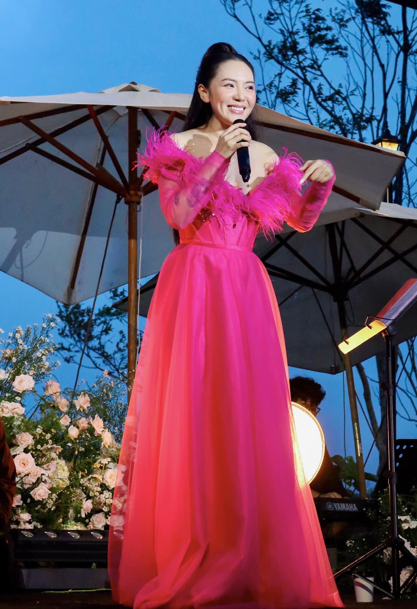 Nữ ca sĩ xứ Thanh nổi tiếng nhờ Sao Mai điểm hẹn 2005: Sắc vóc thăng hạng, vẫn độc thân ở tuổi 40 - Ảnh 8.