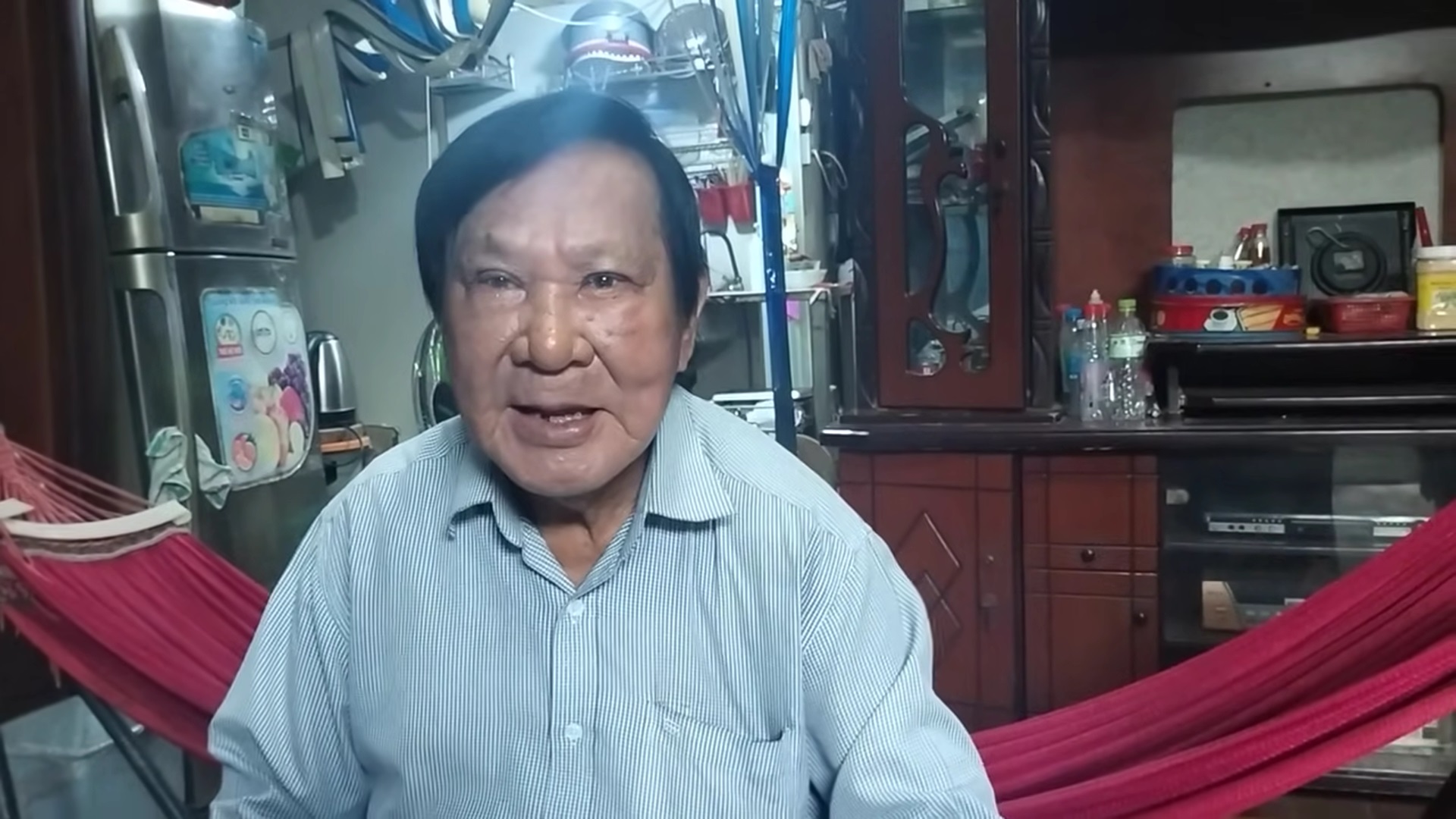 Nghệ sĩ Phương Bình 82 tuổi vẫn chạy xe 20km tới 12 giờ đêm mỗi ngày, bữa ăn khiến ai cũng xót xa- Ảnh 3.
