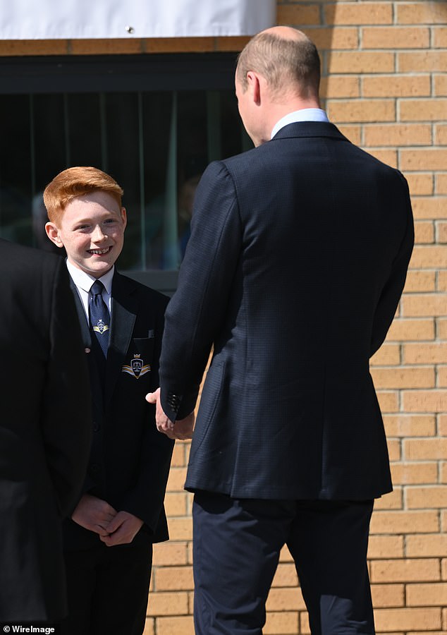 Thân vương William bất ngờ ghé thăm một trường học sau bức thư của cậu bé học sinh 12 tuổi- Ảnh 1.