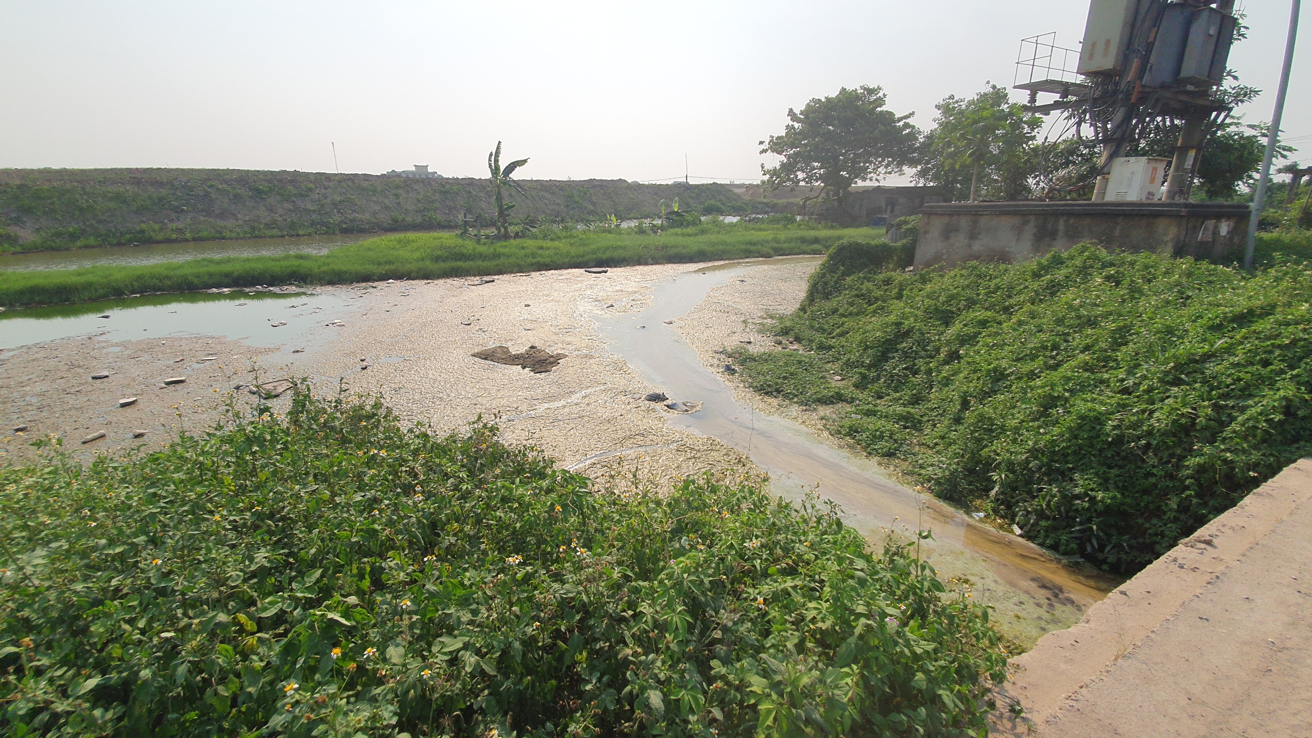 Nam Định: Sông, kênh mương xung quanh làng nghề tái chế nhôm đặc quánh, bốc mùi- Ảnh 11.