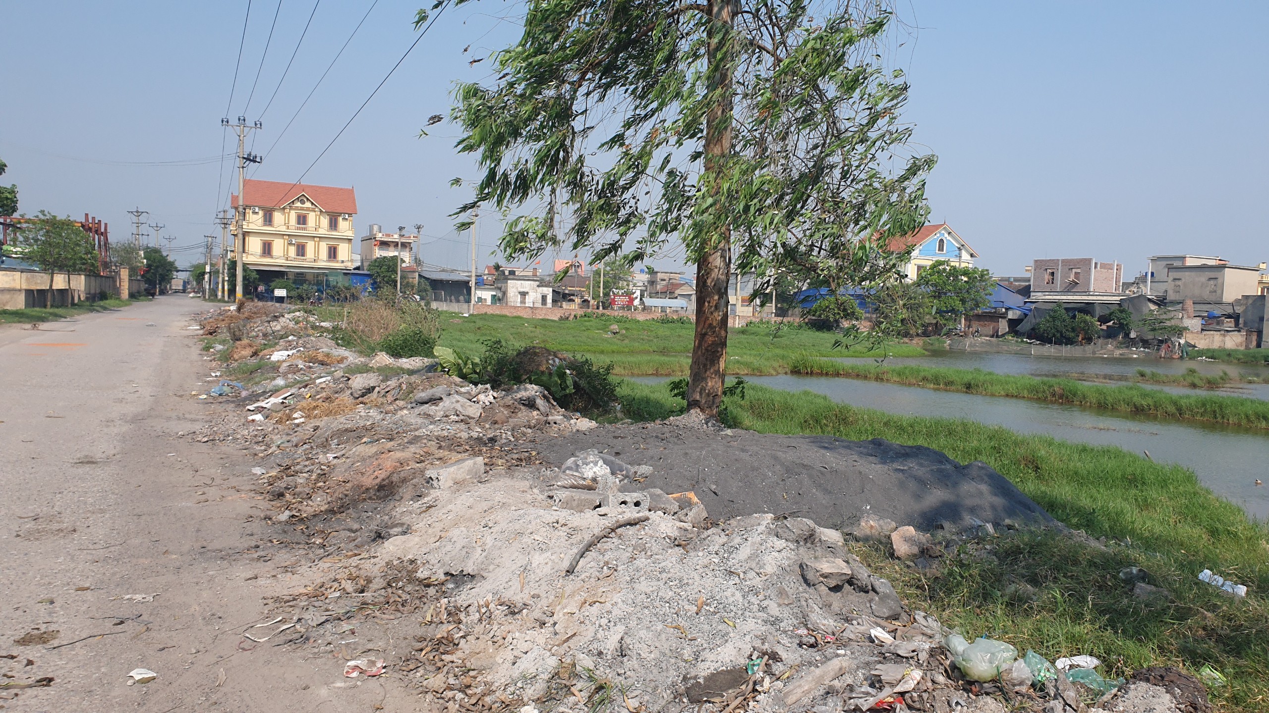 Nam Định: Sông, kênh mương xung quanh làng nghề tái chế nhôm đặc quánh, bốc mùi- Ảnh 15.