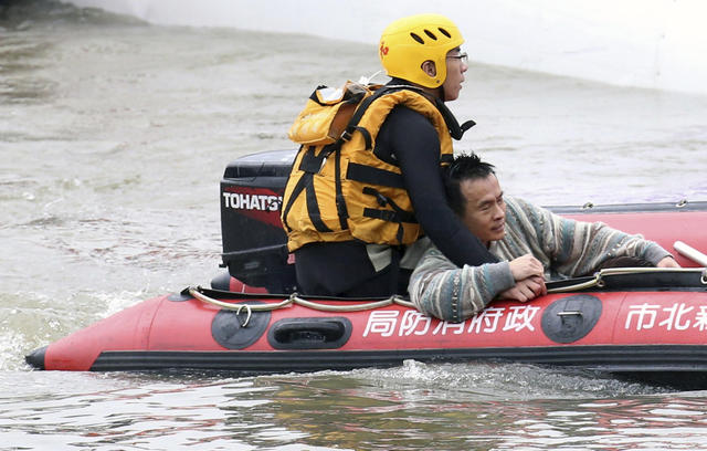 Tắt nhầm động cơ, phi công lái máy bay đâm sầm xuống cầu cao tốc khiến 48 hành khách thiệt mạng tại chỗ- Ảnh 4.