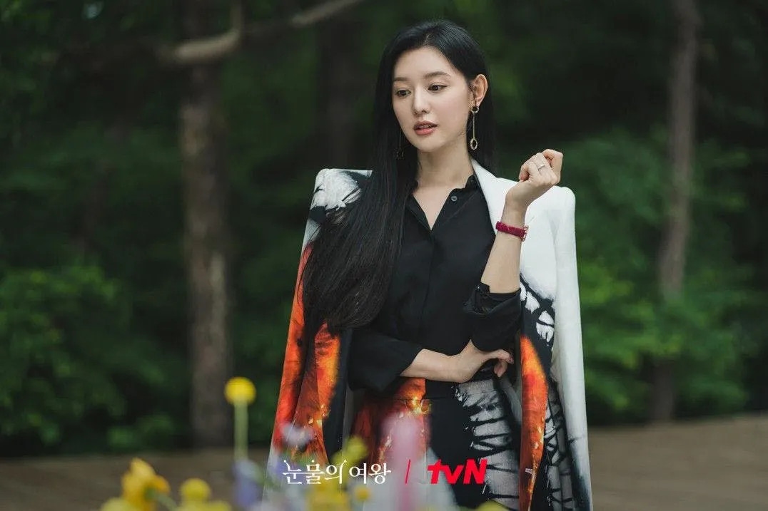Bộ sưu tập trang sức của Kim Ji Won trong phim &quot;Nữ hoàng nước mắt&quot; - Ảnh 12.