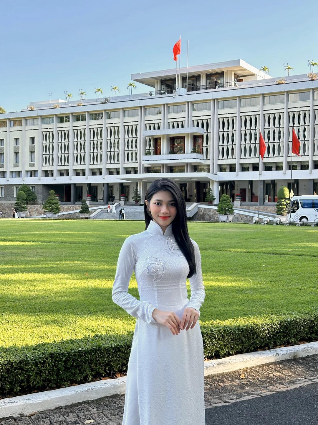 Hoa hậu Tiểu Vy, Bùi Quỳnh Hoa đồng loạt check-in địa điểm đặc biệt kỷ niệm 30/4- Ảnh 15.