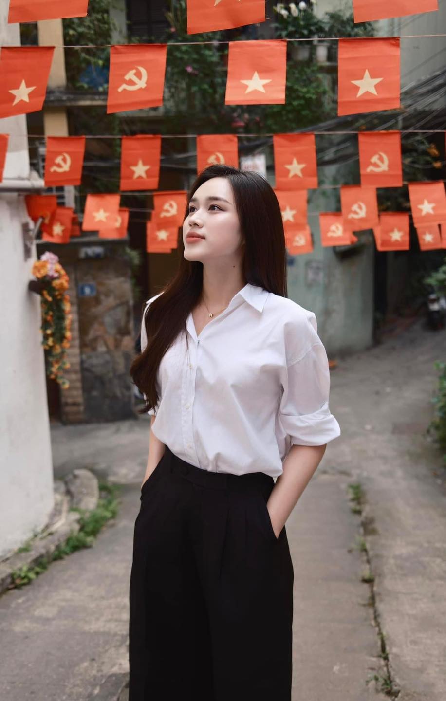 Hoa hậu Tiểu Vy, Bùi Quỳnh Hoa đồng loạt check-in địa điểm đặc biệt kỷ niệm 30/4- Ảnh 17.