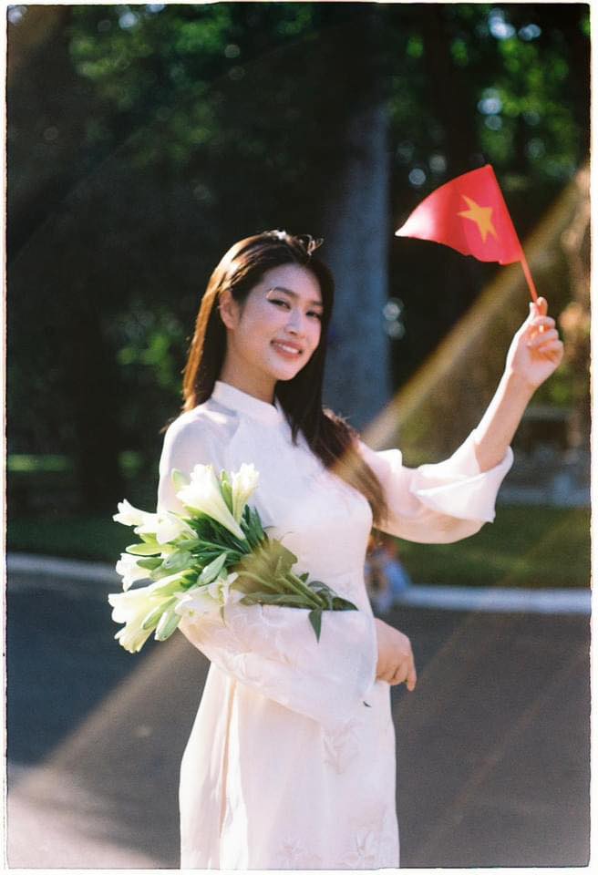 Hoa hậu Tiểu Vy, Bùi Quỳnh Hoa đồng loạt check-in địa điểm đặc biệt kỷ niệm 30/4- Ảnh 13.
