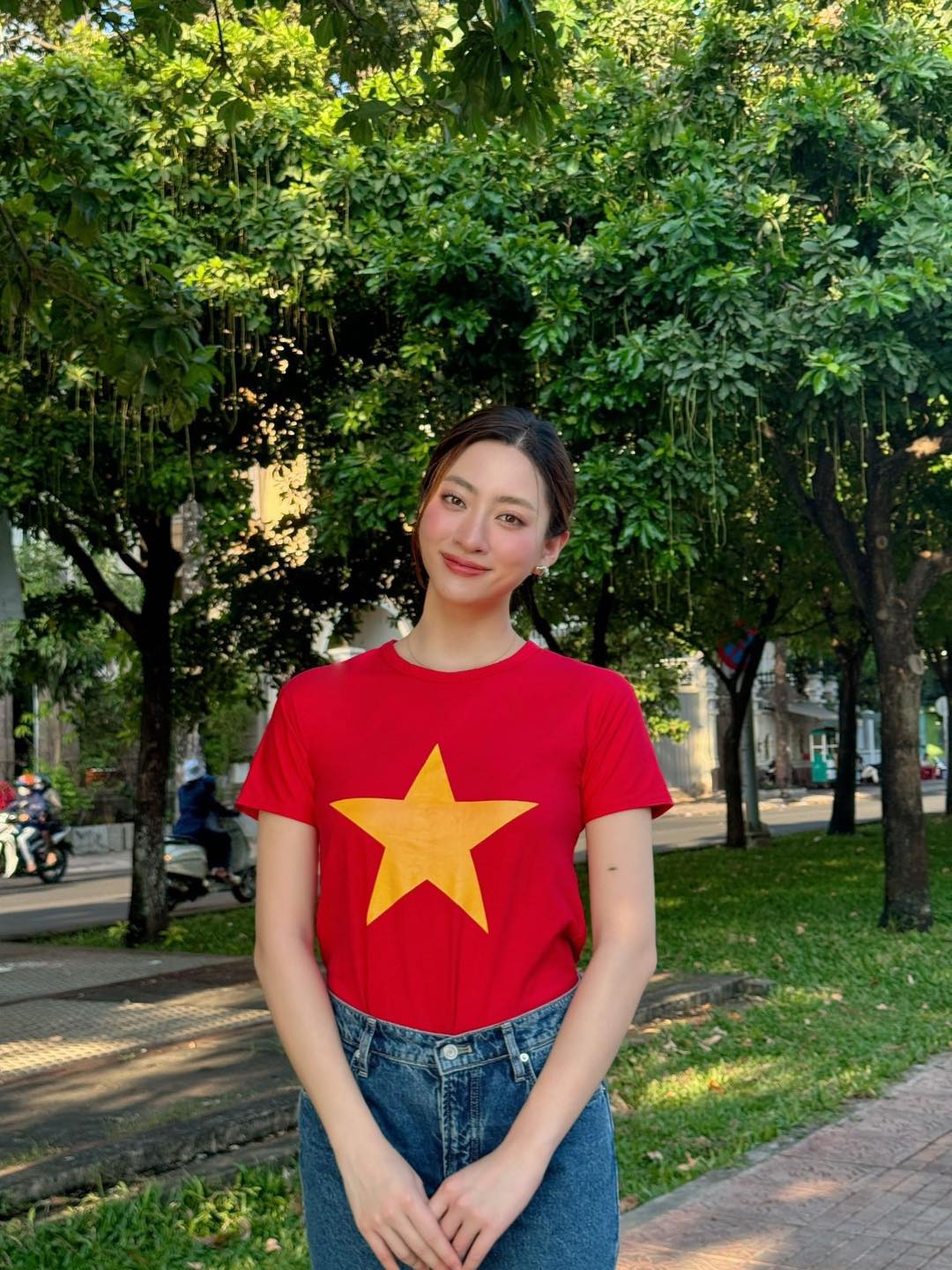 Hoa hậu Tiểu Vy, Bùi Quỳnh Hoa đồng loạt check-in địa điểm đặc biệt kỷ niệm 30/4- Ảnh 19.