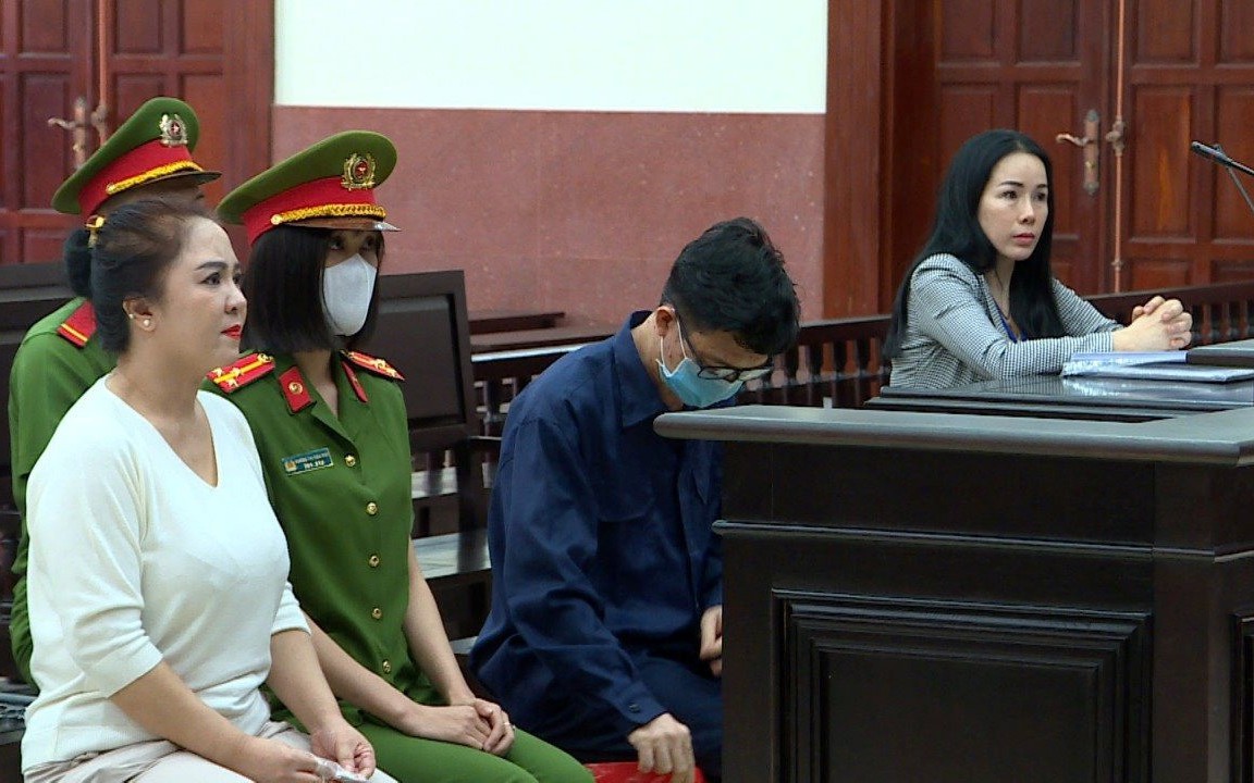 nguyen-phuong-hang-17122321014912045613905-0-89-720-1241-crop-1712232110618655976298.jpg